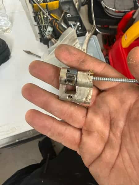 פריצת מנעול חלון