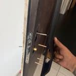 המפתח מסתובב סרק והדלת לא נפתחת — מה זה אומר ומה לא לעשות