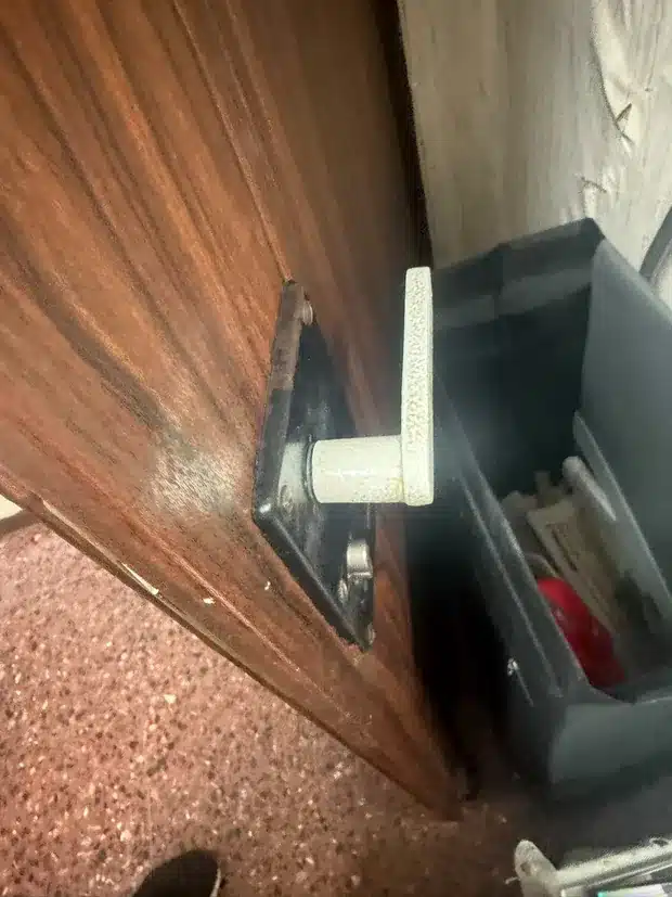 דלת פלדלת ברמת גן בסיום העבודה אחרי החלפת מנעול וצילינדר