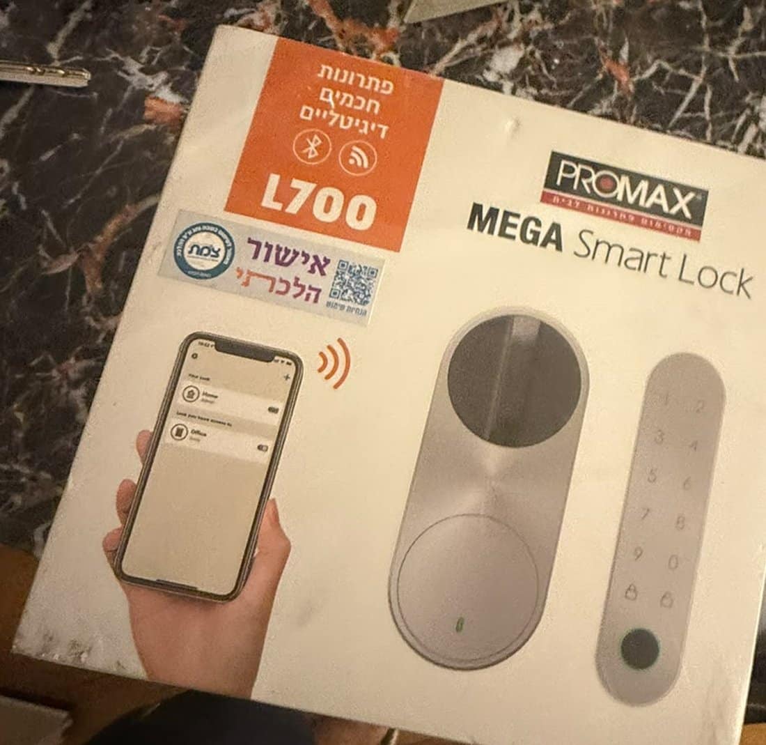 מנעול חכם PROMAX MEGA L700 עם קודן וטביעת אצבע באריזה לפני התקנה בבת ים