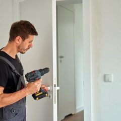 התקנת קודן לדלת כניסה – פתרון נוח לבניין ולעסק