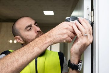 פורץ דלת נעולה במרכז – פתרון מקצועי ומהיר